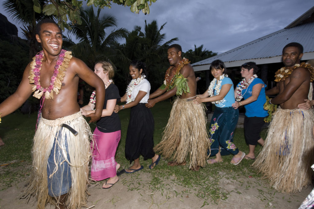 hula dance 1024x682 - What to Expect When Volunteering in Fiji