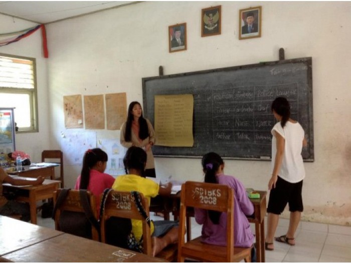 green lion teaching3 - Nutrition & Public Health Outreach Bali