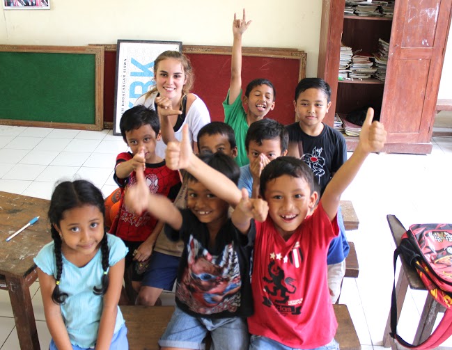 green lion teaching4 - Volunteer Teaching Bali