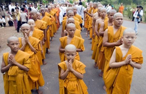 Cambodian_Buddhist_Praying_Monk Cambodian_Buddhist_Praying_Monk