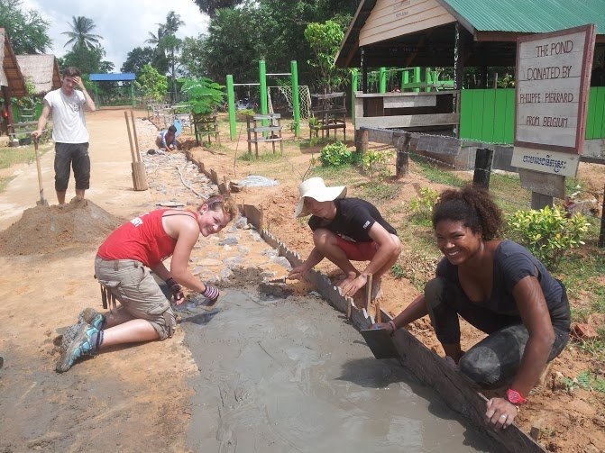 volunteers laying the path outside rural school cambodia volunteers laying the path outside rural school cambodia