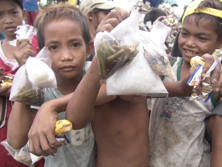 dumpsite3 720x540 - Street Children Support Philippines