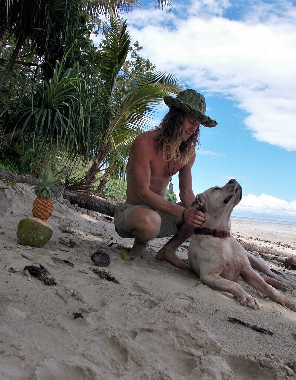 Ben Eastgate- Fiji voluntter on beach