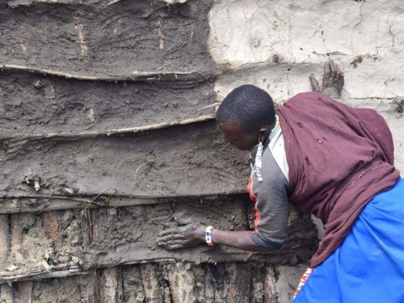 Maasai Woman's Empowerment Program Building the house with clay 800x600 - Maasai Woman's Empowerment Program
