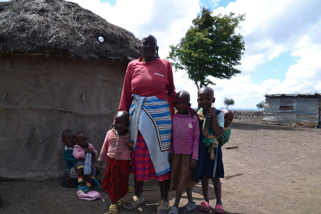 Maasai family - Top 5 Women’s Empowerment Programs Abroad