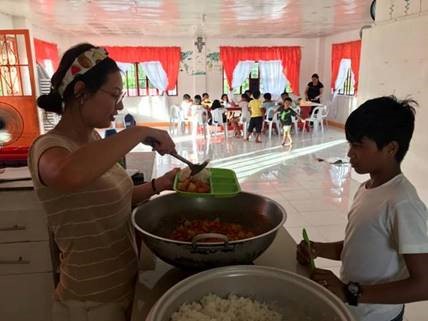 feeding children in the Philippines