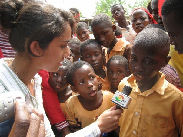 IVI volunteer interviewing a student IVI volunteer interviewing a student
