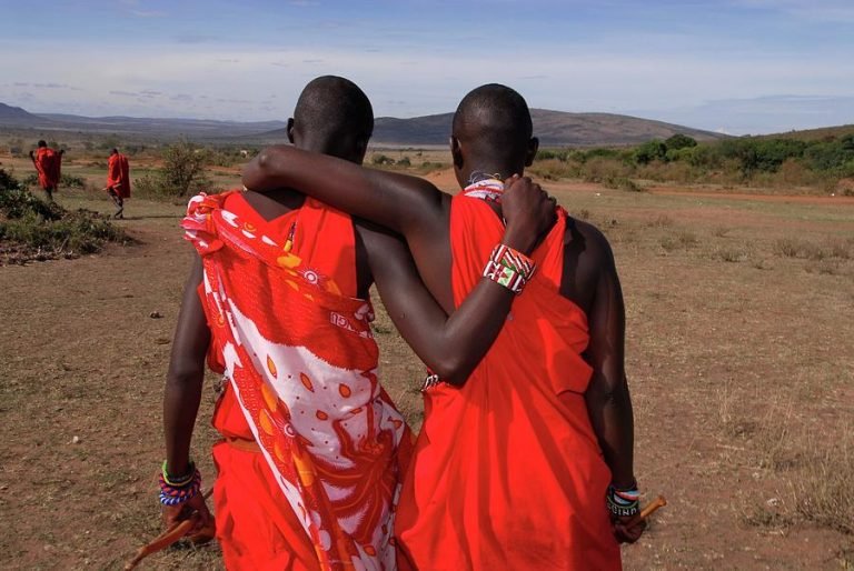 Kenya maasai mara men 768x514 - Kenya