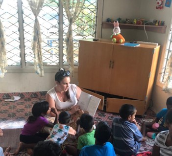 Chelsea Kennedy Fiji teaching with IVI
