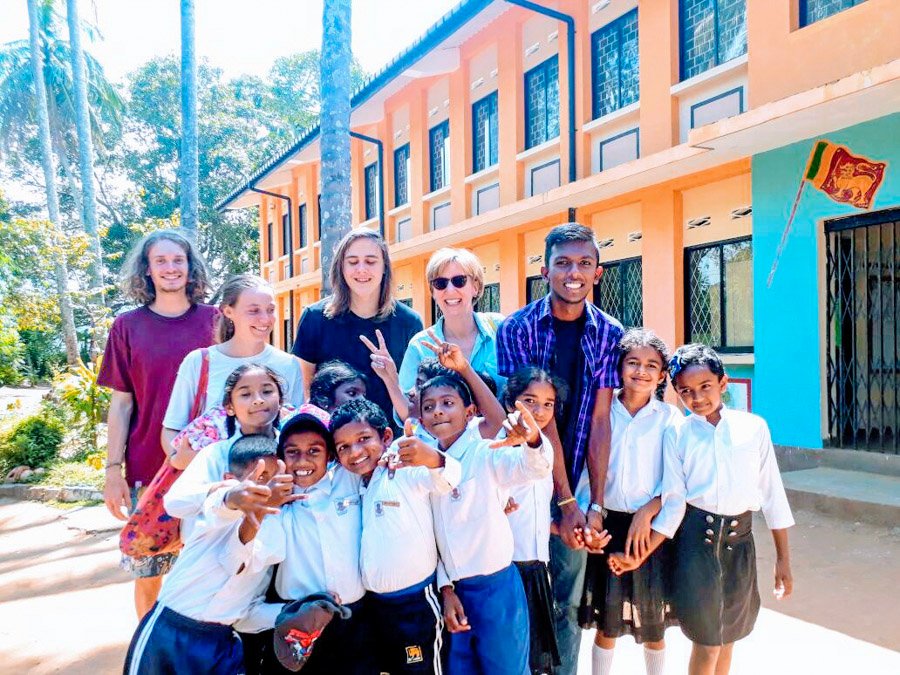 Kandy Teaching_group photo with kids Kandy Teaching_group photo with kids