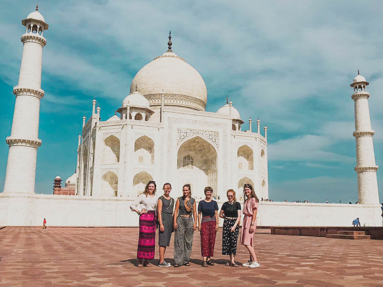 group outside the Taj Mahal - Best Gap Year Volunteer Programs for Solo Travellers