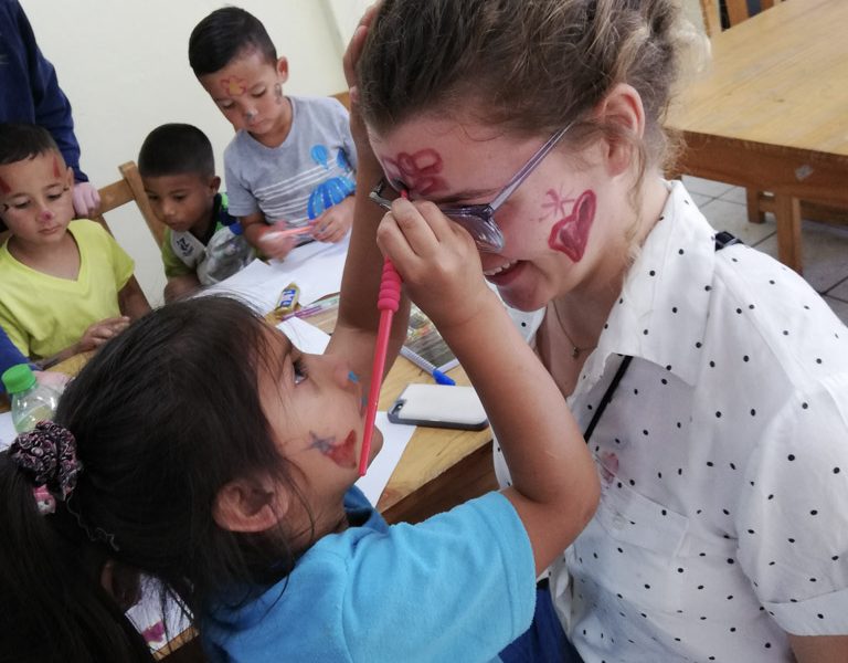 face painting 768x600 - Costa Rica