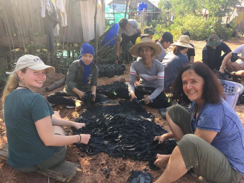 Mangrove Environmental Conservation Program Preparing soil to plant the mangrove seed 800x600 - Mangrove Environmental Conservation Program