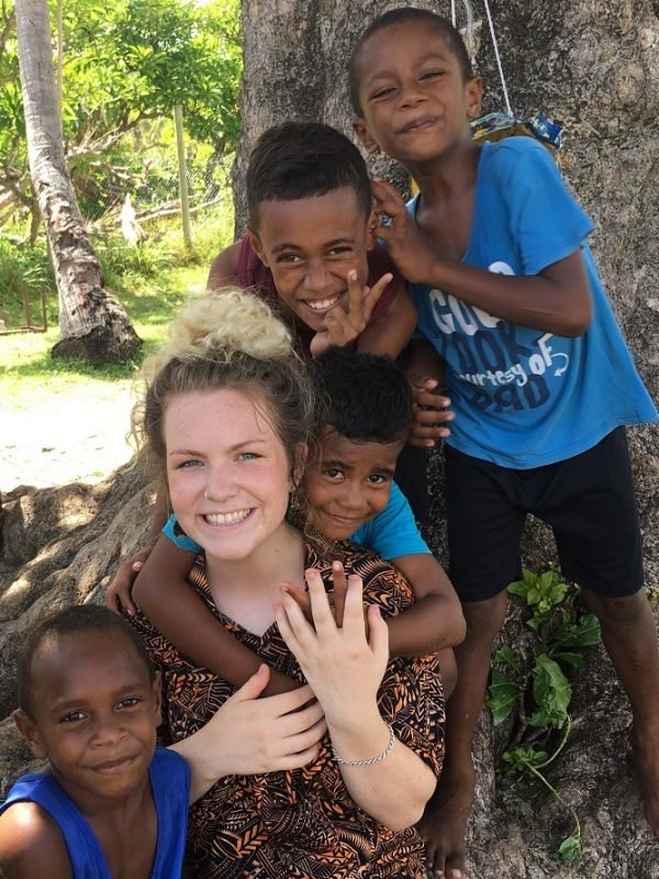 skarlett with the children