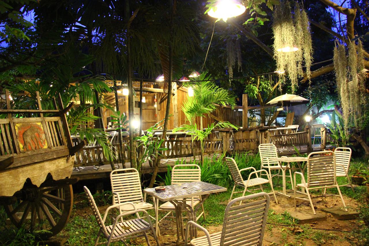 Chiang Ma Outdoor common area 2 - Teaching English in Chiang Mai, Thailand