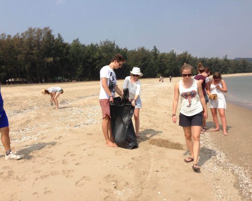 volunteers cleaning up the beach in thailand