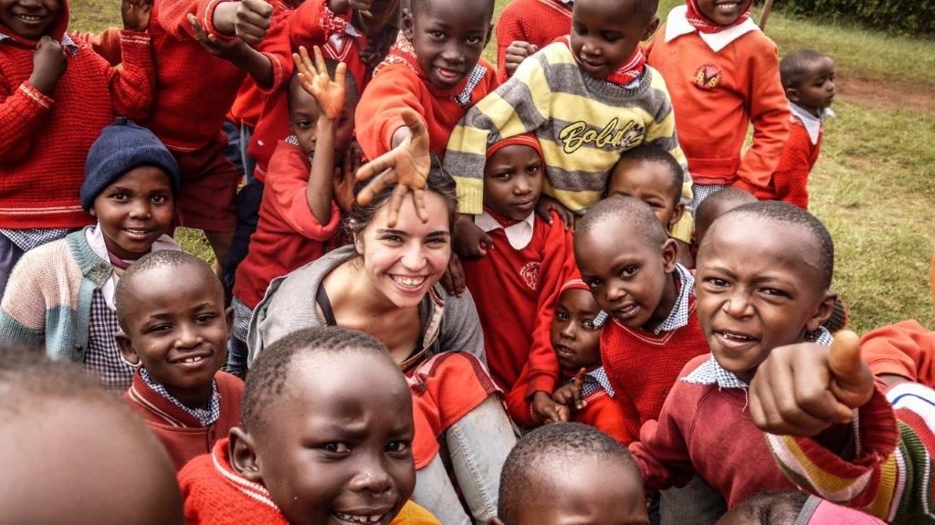 Kenya Participant with students ohx0a4lyicf206slgq5uz9bk2a9wkrzfmdkdqlso6u - Kenya