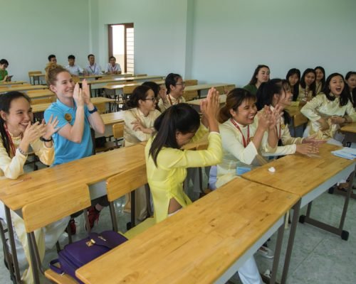 _Participants and students in the classroom, IVI volunteer _Participants and students in the classroom, IVI volunteer