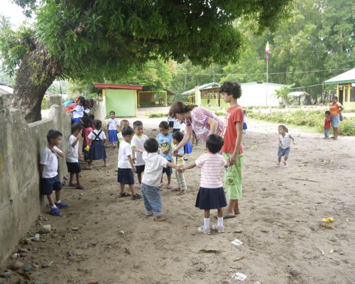 Participants playing with students onpciyzce5d6w51tcxih0eyfwoklmbqgrc5o4rv4ps - Kindergarten Teaching Palawan, Philippines