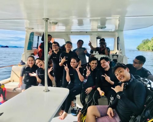 about to dive q5wc1w4afme47wcecus76kf0nxt5j3s5o1pnnayra8 - 8 Week PADI Diving Internship in Borneo, Malaysia