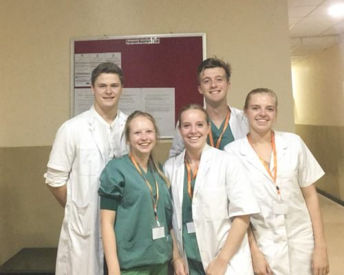 Hospital Internship Sri Lanka group at Medical project Sri Lanka with IVI volunteers okb713hxlh2zbgz4u477yuzp2nskb7i8u7ivn1hrxc - Hospital Internship Sri Lanka
