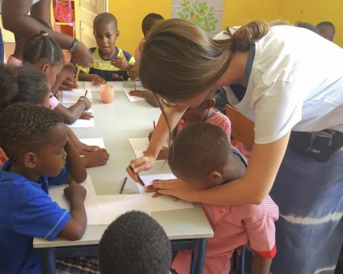 Primary School Teaching Cape Verde helping kids with work in Cape Verde olaash6k3gttl4ebrqtke9d6seut1l0fvflr2l1g2o - Primary School Teaching Cape Verde