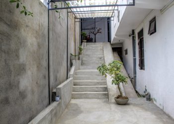stairs to the ground floor from outside (Kandy)