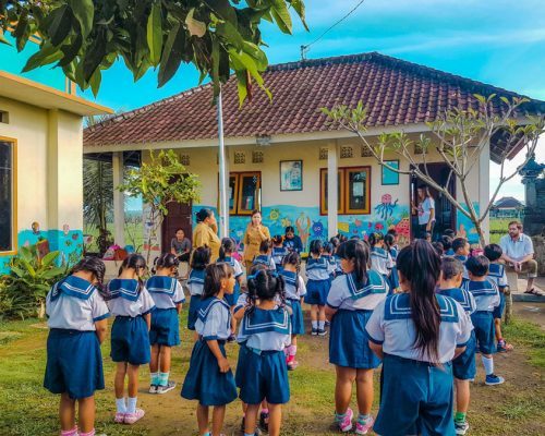 teaching outside at local school oj8xhlmit829ble3cf3odloji7ytkdpbn39xnpaso0 - Kindergarten Teaching Ubud, Bali