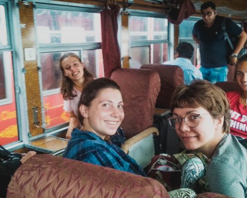 train travel in India ojalngcsfeyb5hd9a4dn6k1ffer0p2zpr2k1jfytgg - Road Trip - 21 Day India (Goa, Backwaters, Munnar, Sikkim)